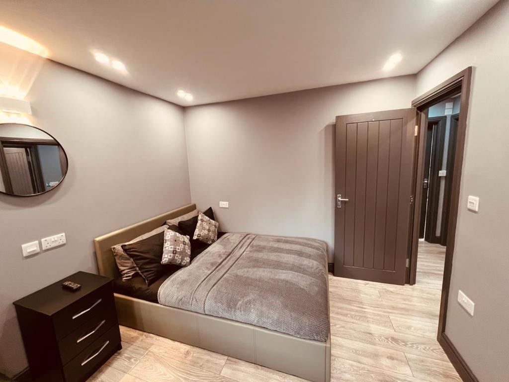 Urban Escape *4 Bedroom House* With Free Parking เบอร์มิงแฮม ภายนอก รูปภาพ