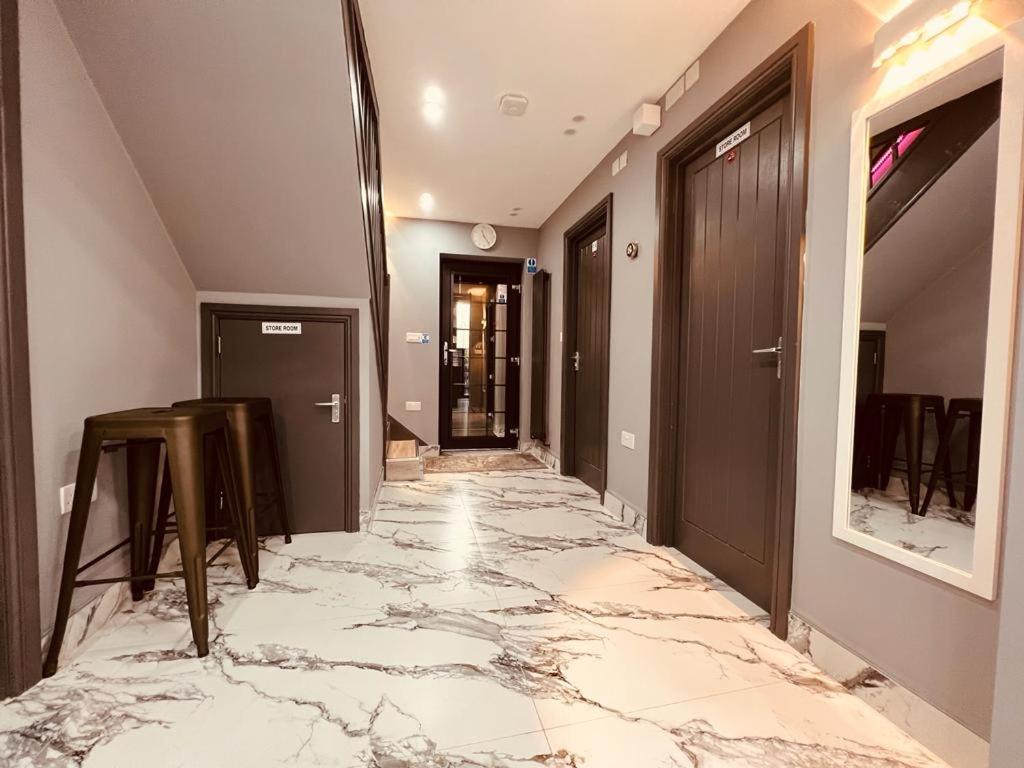 Urban Escape *4 Bedroom House* With Free Parking เบอร์มิงแฮม ภายนอก รูปภาพ
