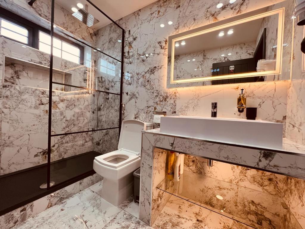 Urban Escape *4 Bedroom House* With Free Parking เบอร์มิงแฮม ภายนอก รูปภาพ