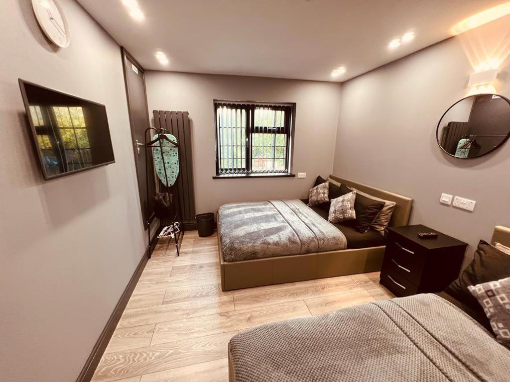 Urban Escape *4 Bedroom House* With Free Parking เบอร์มิงแฮม ภายนอก รูปภาพ
