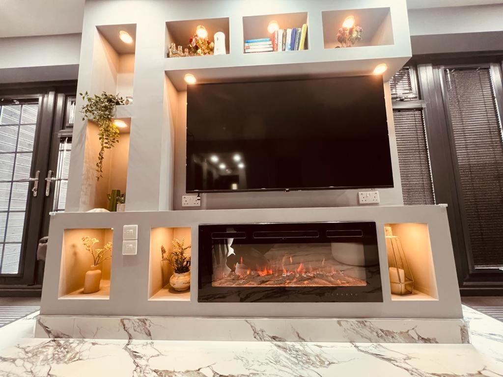 Urban Escape *4 Bedroom House* With Free Parking เบอร์มิงแฮม ภายนอก รูปภาพ