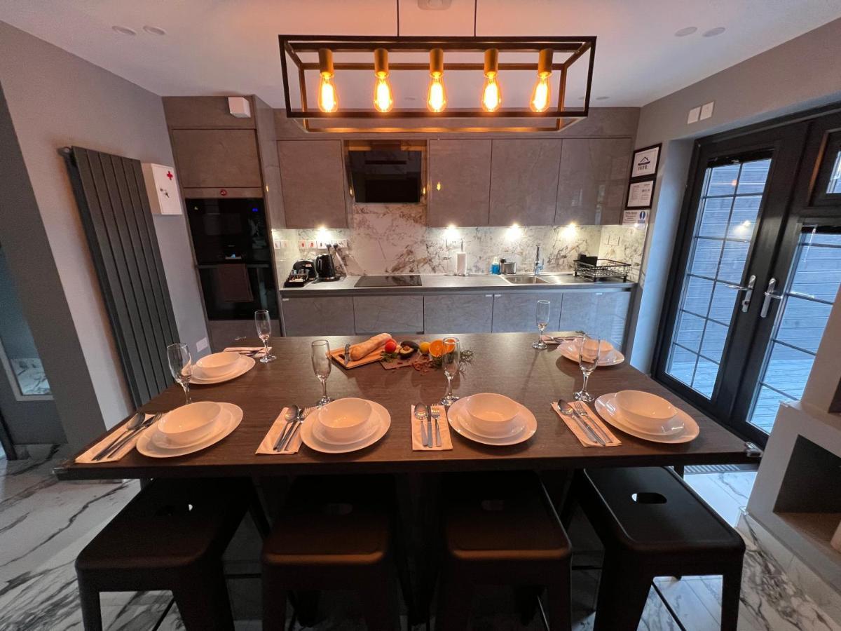 Urban Escape *4 Bedroom House* With Free Parking เบอร์มิงแฮม ภายนอก รูปภาพ