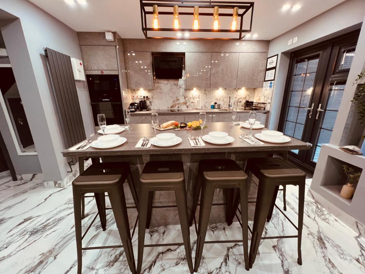 Urban Escape *4 Bedroom House* With Free Parking เบอร์มิงแฮม ภายนอก รูปภาพ