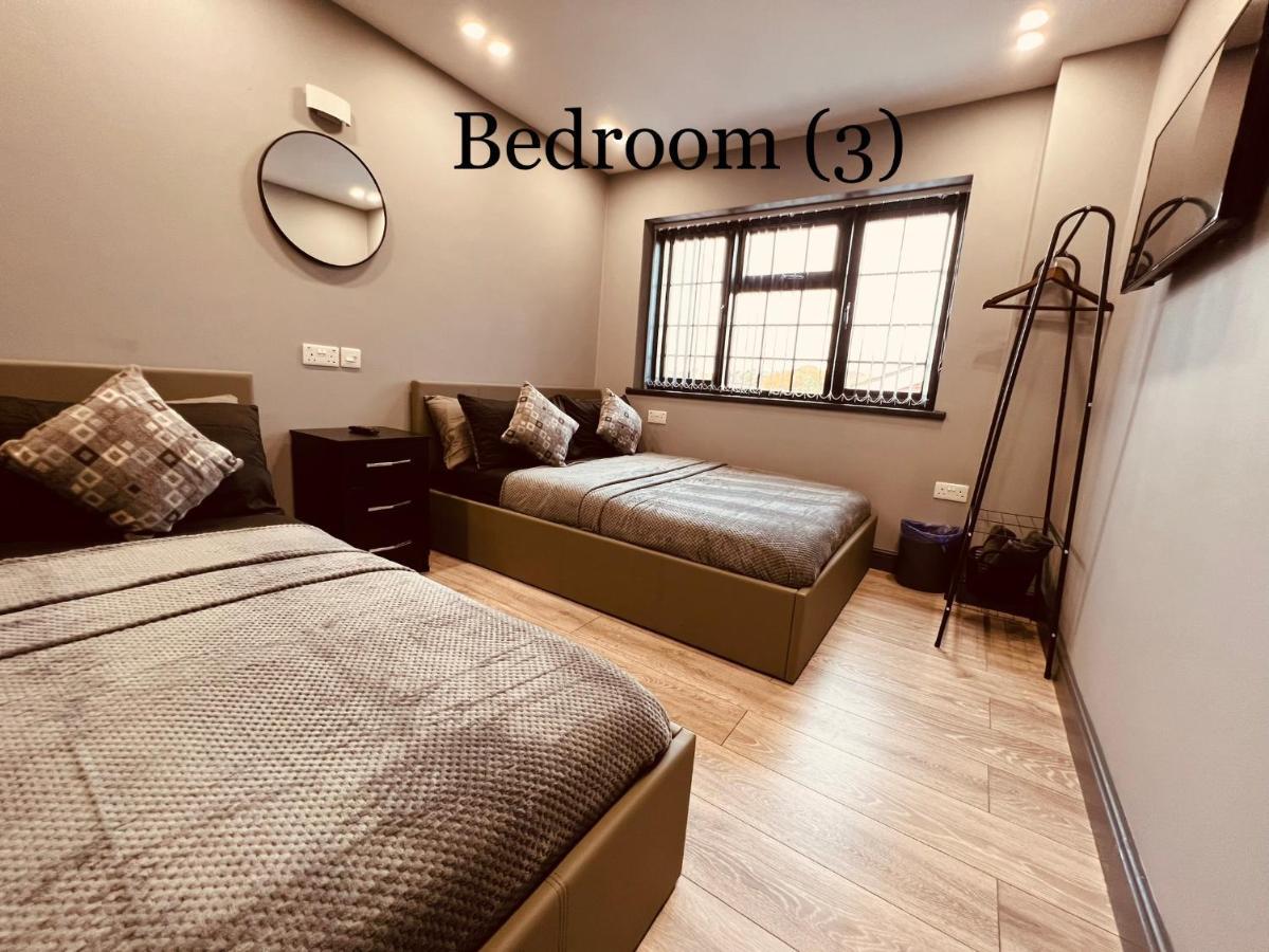Urban Escape *4 Bedroom House* With Free Parking เบอร์มิงแฮม ภายนอก รูปภาพ