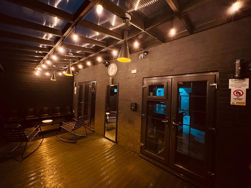 Urban Escape *4 Bedroom House* With Free Parking เบอร์มิงแฮม ภายนอก รูปภาพ
